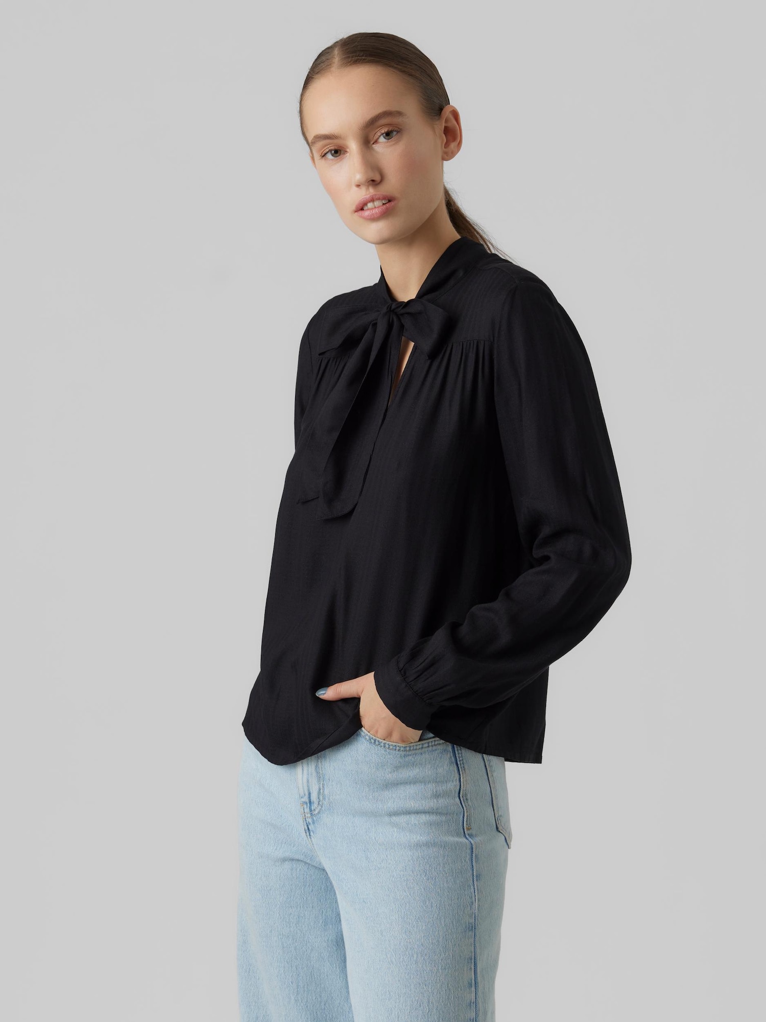 VERO MODA Bluza 'NIDDI'  črna